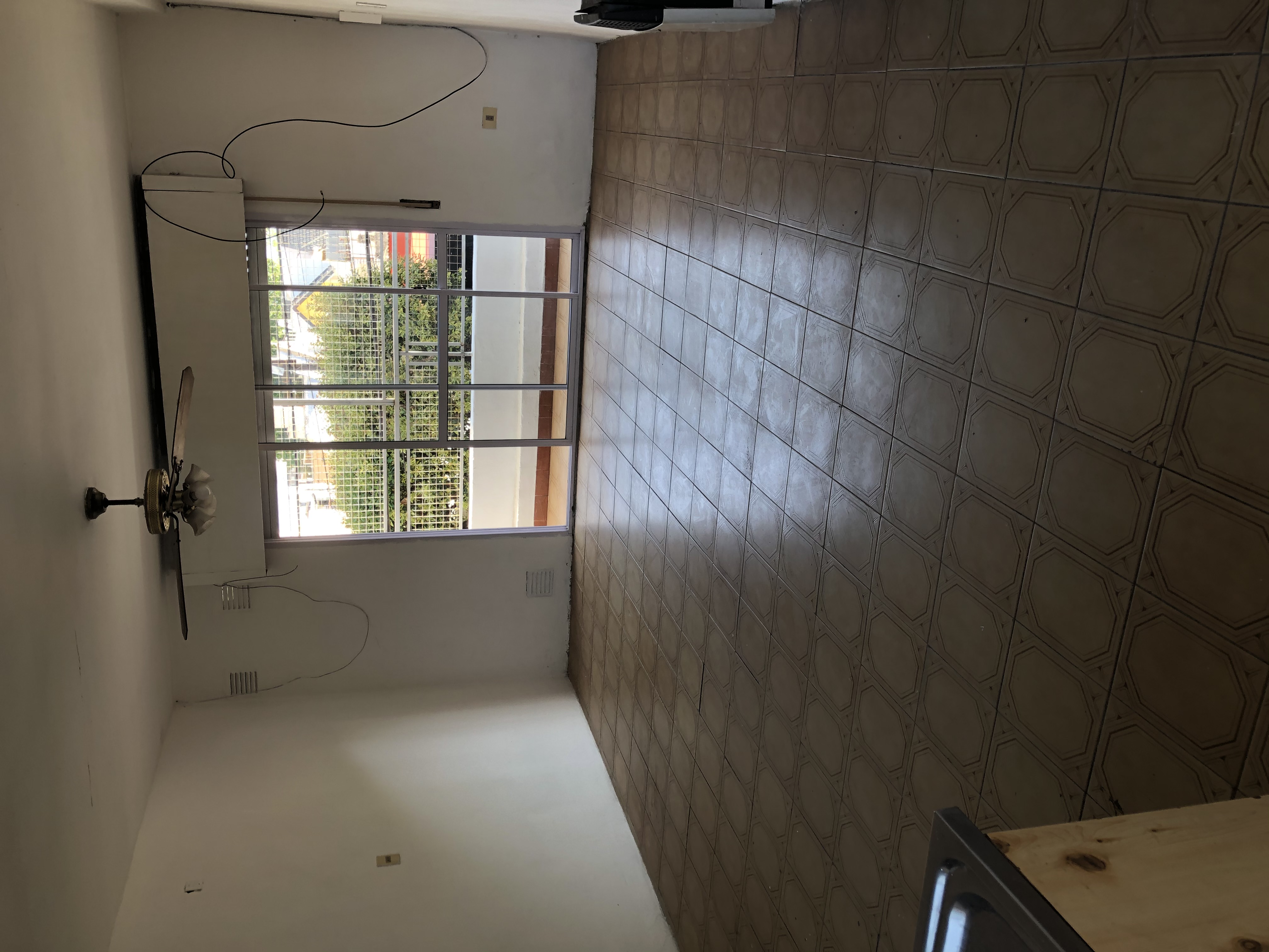 VENTA CAFERATA 1800 CASA EN PLANTA ALTA UNICA PATIO TERRAZA PJE VALLE 3450 U$S60.000