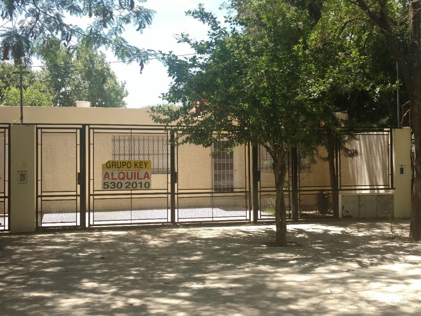 VENTA FISHERTON 2 CASAS DE FRENTE COCHERA PATIO U$S50.000 PARRAVICINI 8860