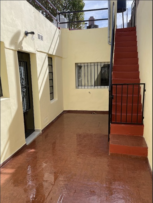 ALQUILO CASA INTERNA DE 2 DORMITORIO CON PATIO TERRAZA LATZINA 2882 (OV LAGOS 2900) SE ACEPTAN MASCOTAS GARANTIAS LABORALES
