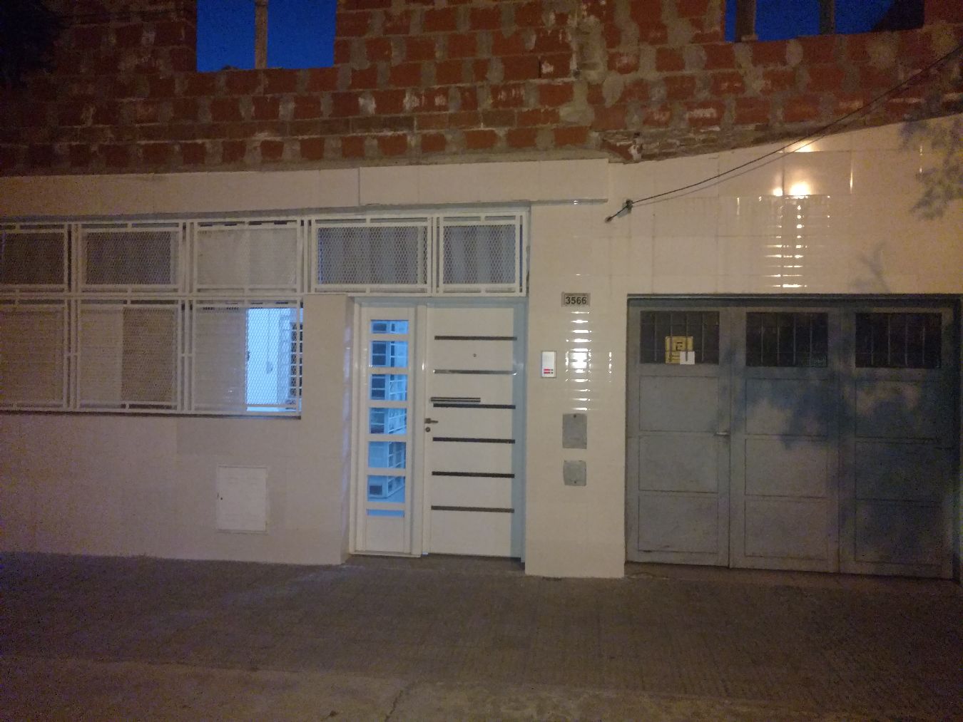 VENTA CASA AL FRENTE COCHERA 3 DORMITORIOS CON OTRO DEPARTAMENTO INTERNO DE 1 DORMITORIO CONSTITUCION 3566 U$S65.000