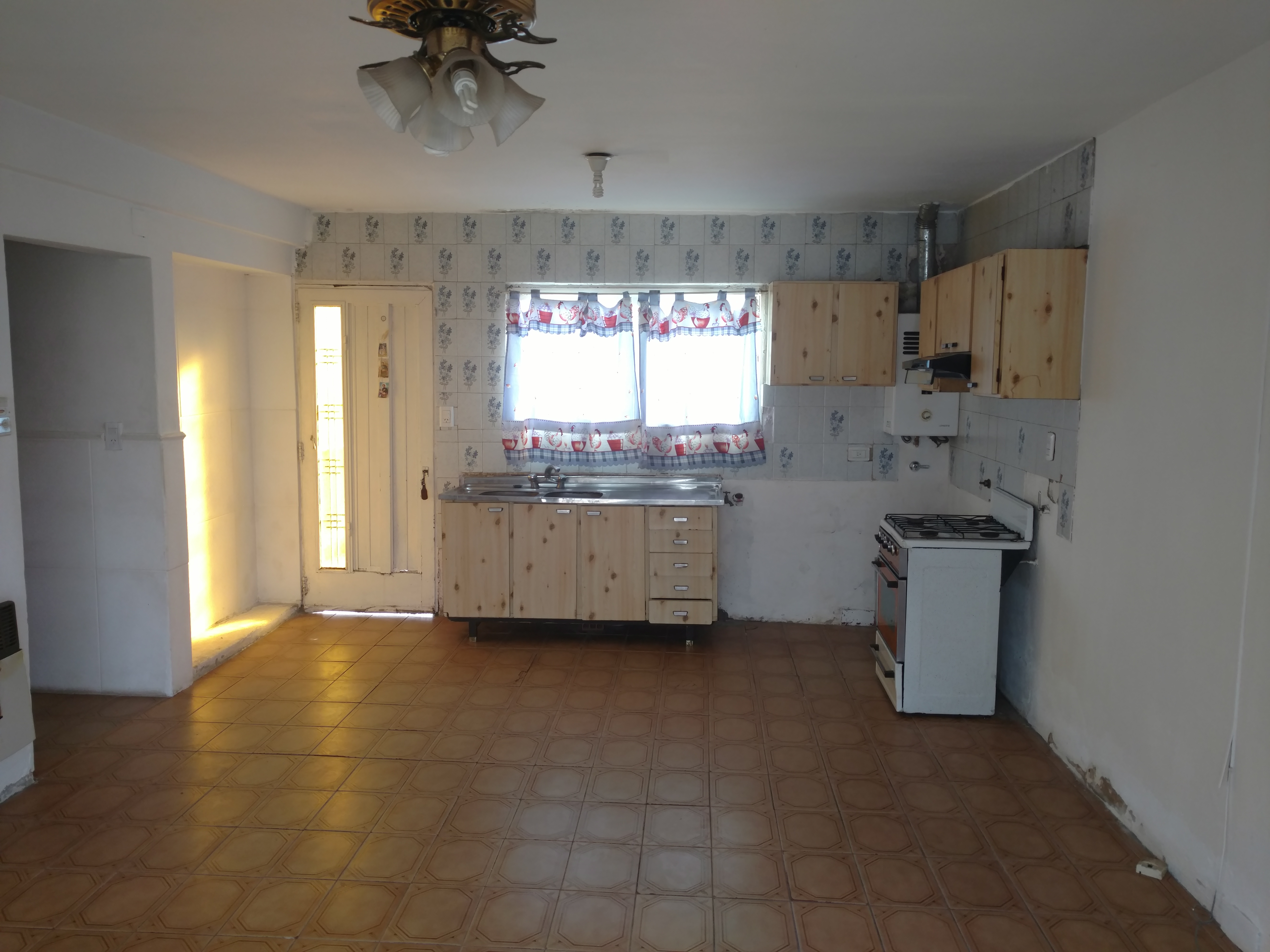 IRIONDO 1800 ALQUILO CASA PLANTA ALTA UNICA DE 2 DORMITORIO CON BALCON Y PATIO GARANTIAS LABORALES